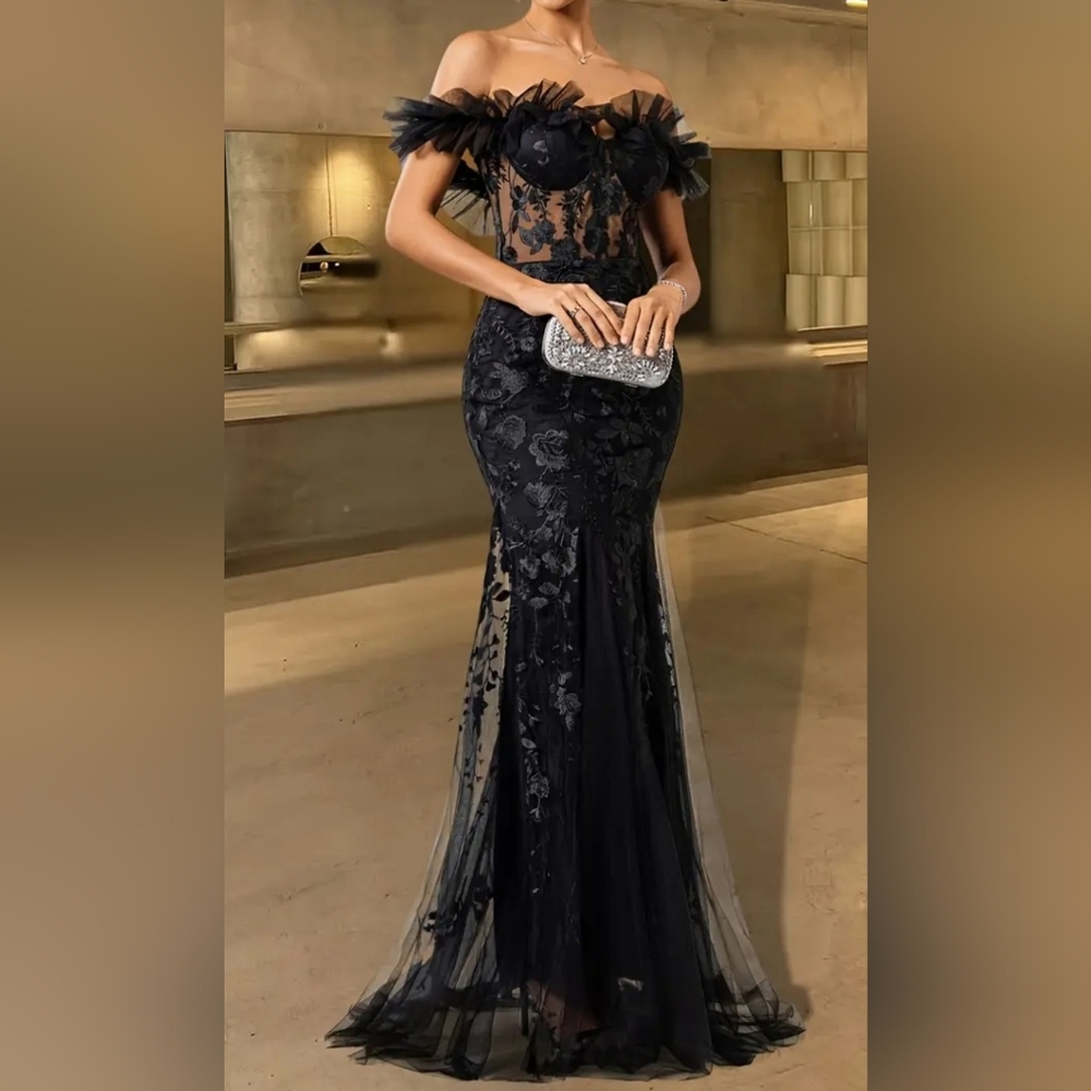 Elegant Black Lace Evening Gown